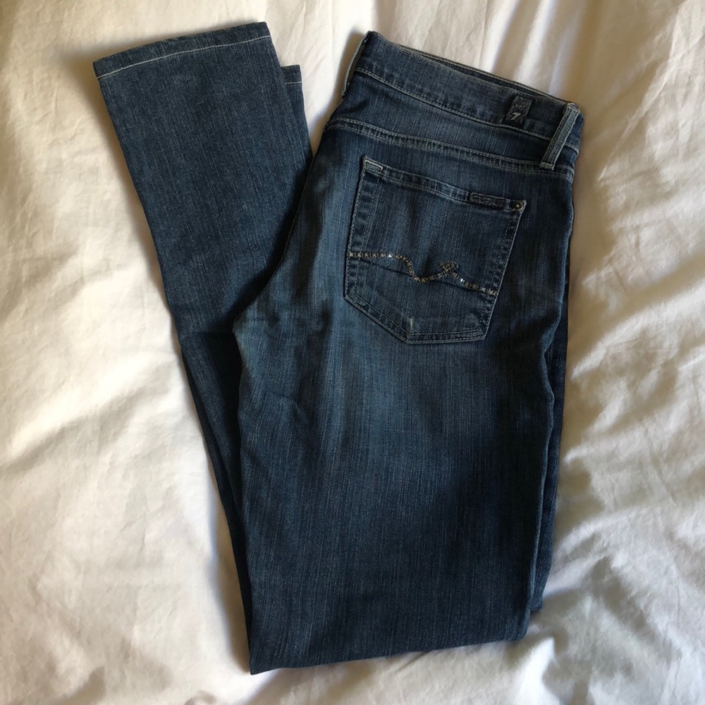 7 jeans w slight design on back pockets